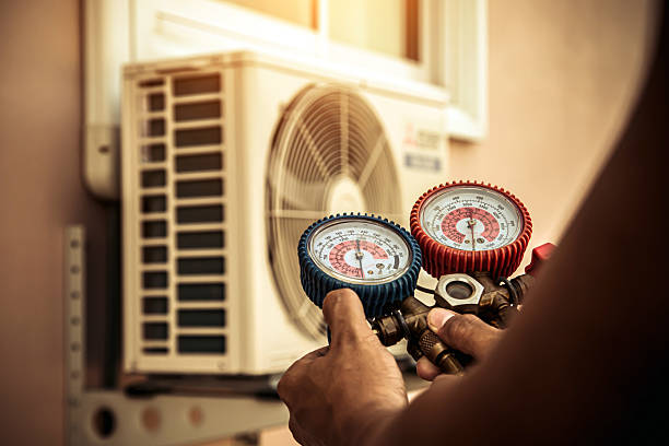 Professional Hvac technician working in Orange Springs, FL